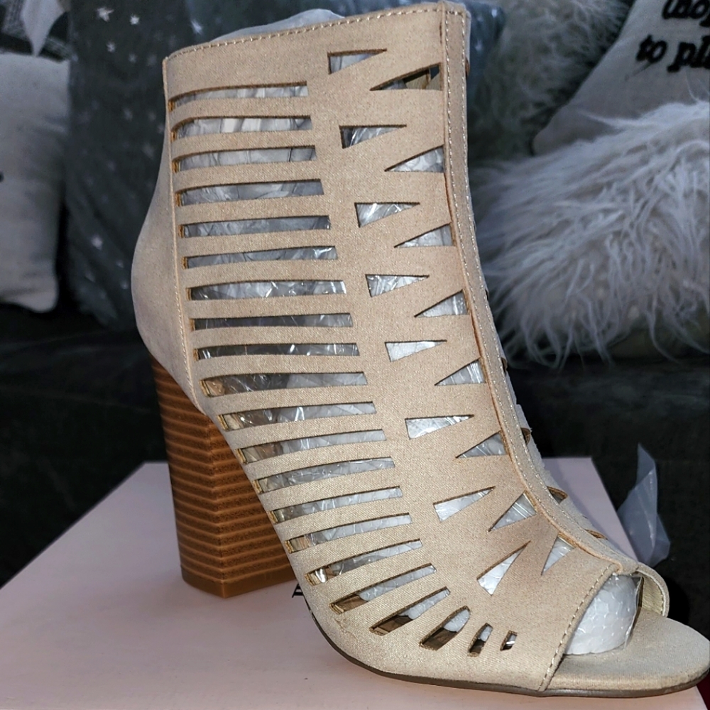 Womens ankle height sandals